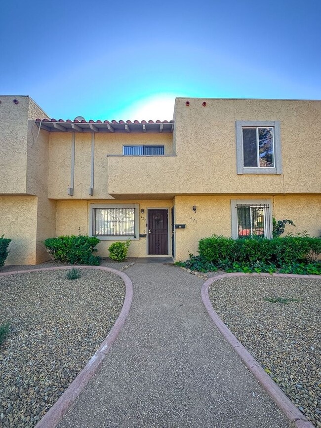 Building Photo - 423 Las Casitas Way