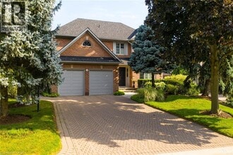 Building Photo - 19 Honeysuckle Crescent