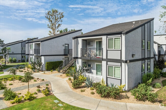 Building Photo - Highland Pinetree Apartments