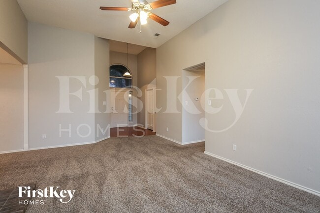 Foto del edificio - 136 Woodcreek Dr