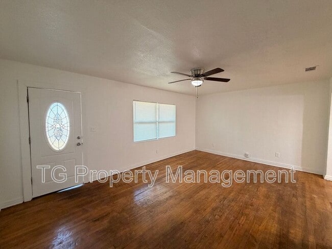 Building Photo - 937 Moravon Ave