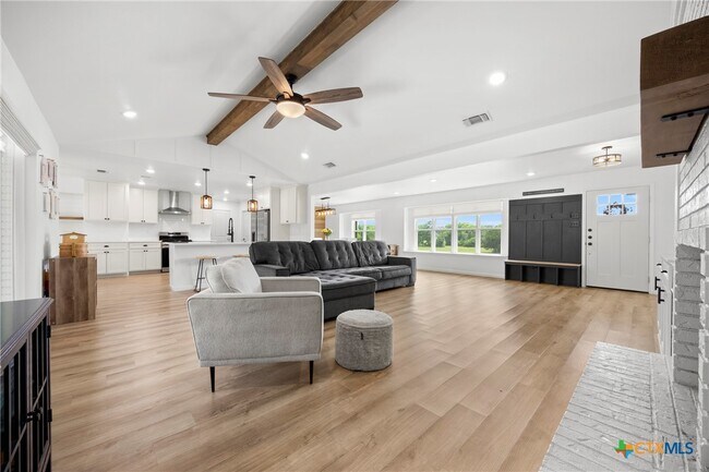 Foto del edificio - 921 Indian Trail