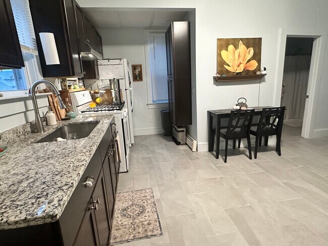 Foto del edificio - 85 Leonard Ave