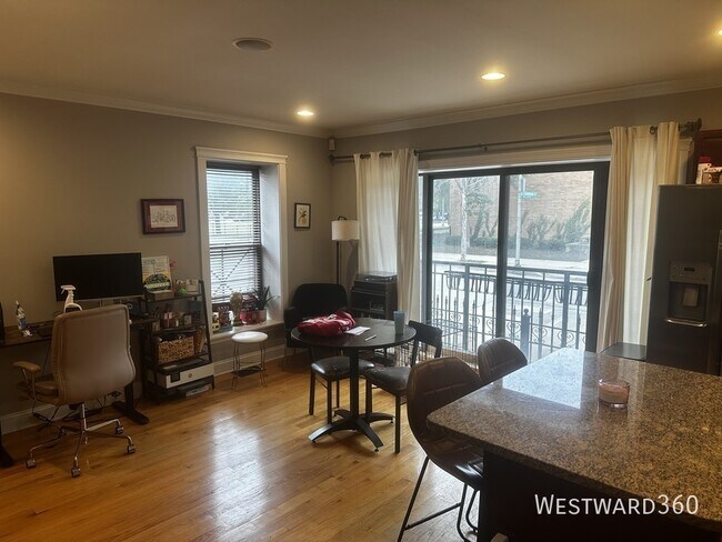 Foto del edificio - 1226 W Huron St