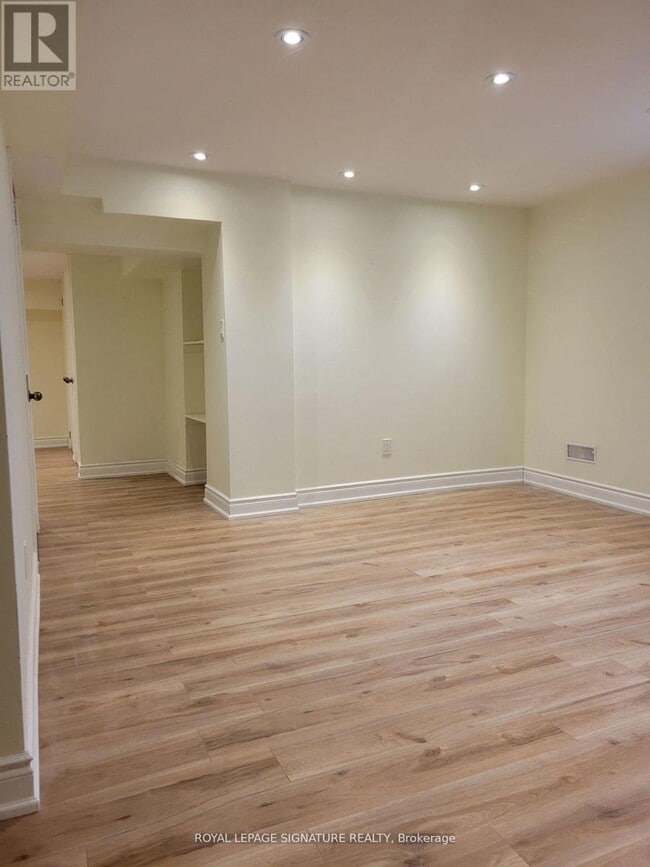 Building Photo - 42 Ambleside Crescent