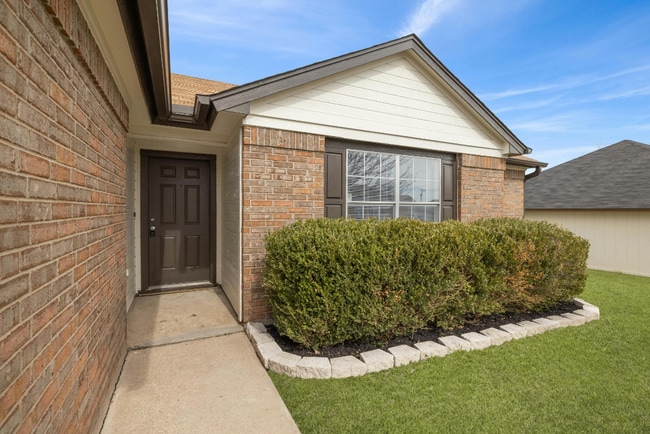 Building Photo - 5007 Parkwood Dr