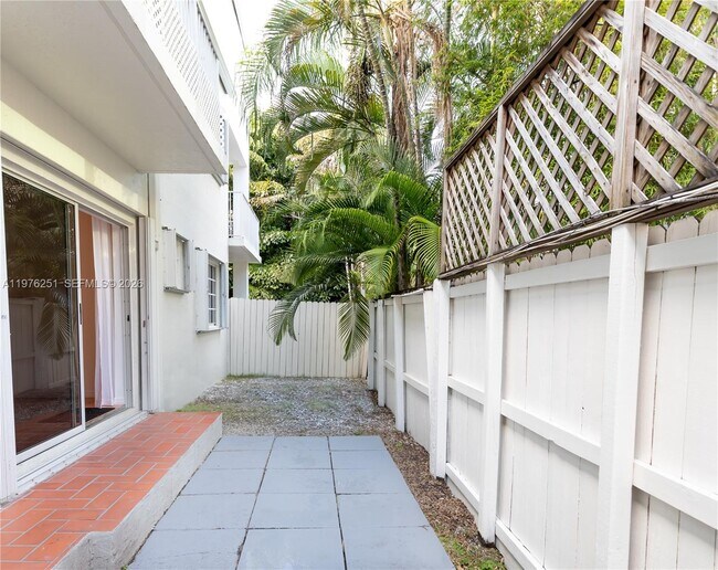 Foto del edificio - 3007 Bird Ave