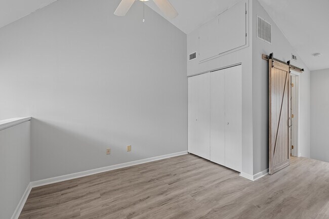 Dormitorio - 721 N Poplar St