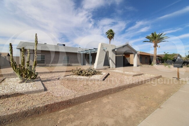 Foto del edificio - 4042 E Burgess Ln