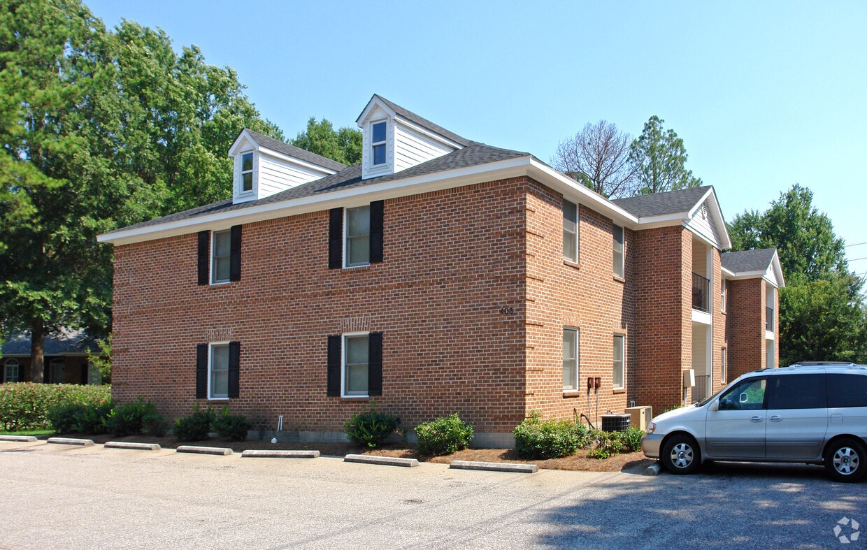 Foto del edificio - 403 Wormwood Ln