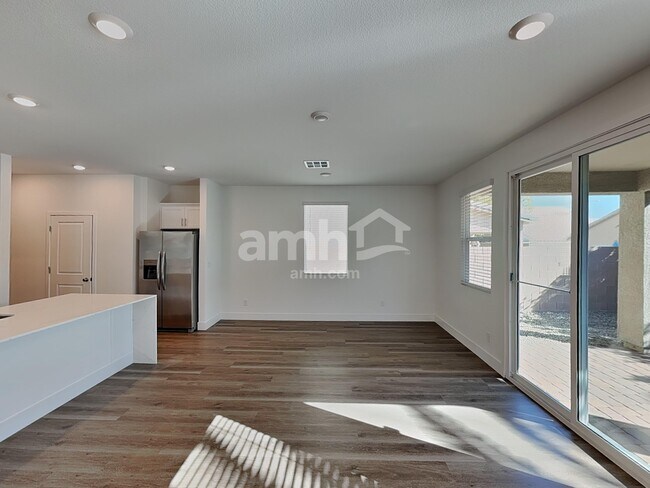 Foto del edificio - 5872 Fly Fisher St