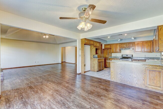 Building Photo - 8112 Cinnamon Teal Dr