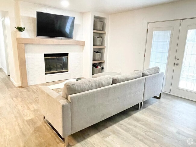 Building Photo - 4400 Hemingway Dr