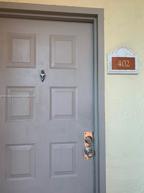 Foto del edificio - 8205 Lake Dr