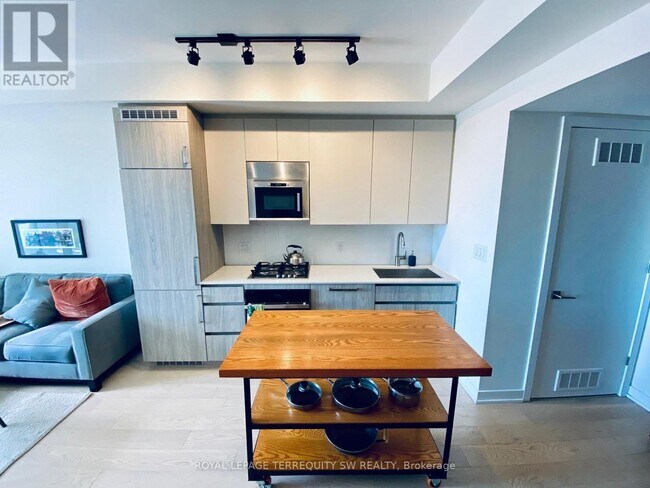 Photo du bâtiment - 430-430 Roncesvalles Ave