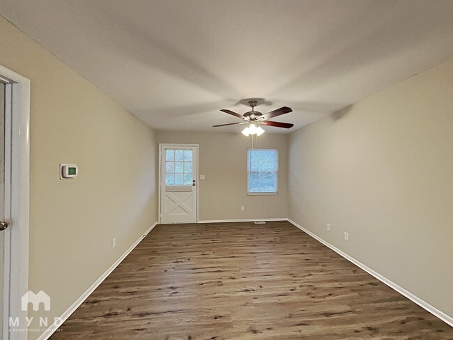 Building Photo - 400 Lady Guinevere Way