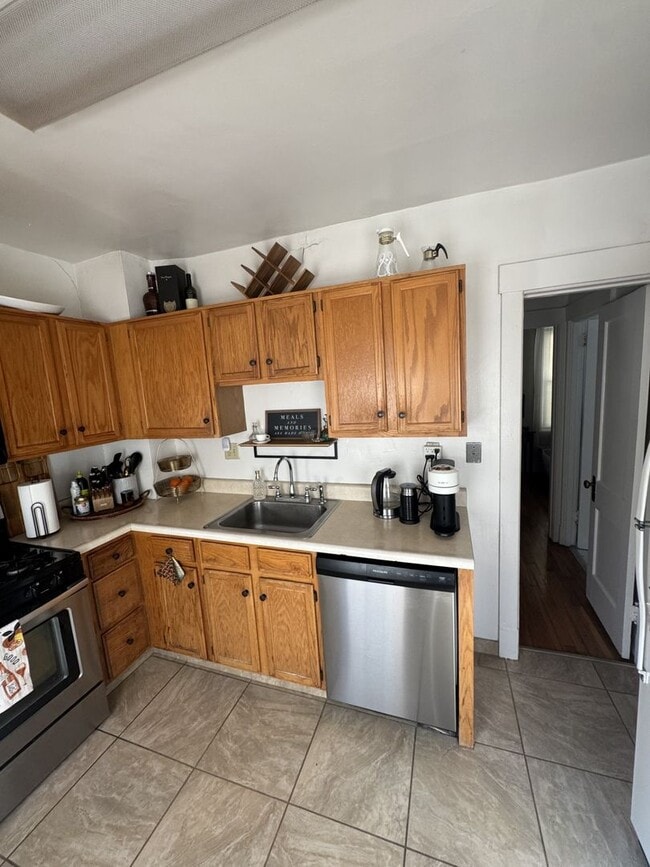 Photo - Fantastic and Bright Second Floor Duplex! House