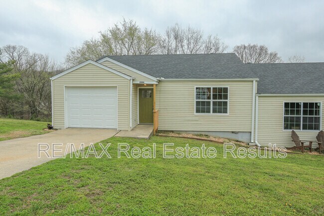Building Photo - 208 White Oak Dr NE