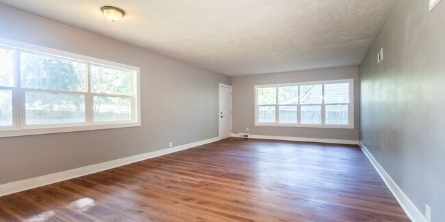 Building Photo - 2BD/1BA single family home won't be availa...