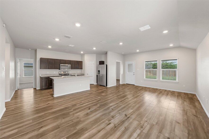 Foto principal - 6941 Guadalupe Rd
