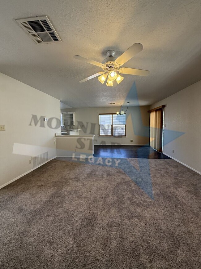 Foto del edificio - Roadrunner area! LOVELY two bedroom home.