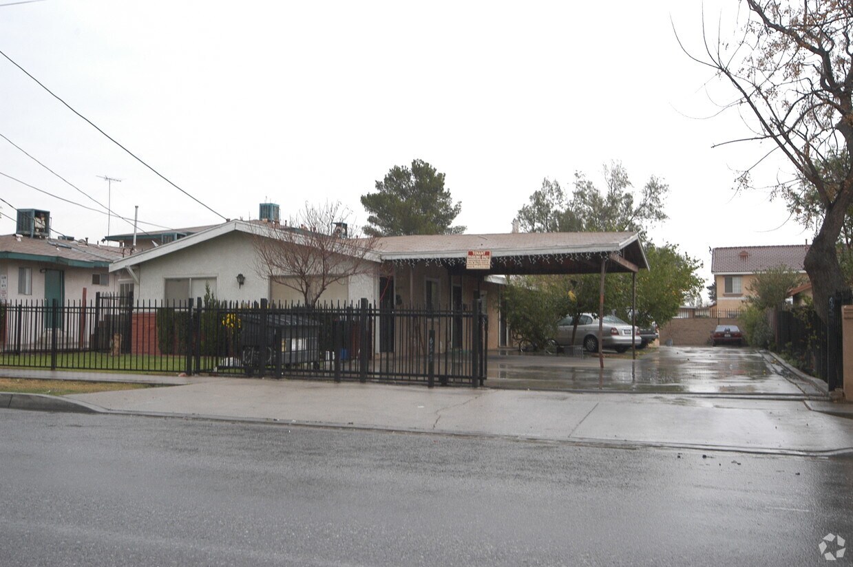 Primary Photo - 9063-9071 Date St