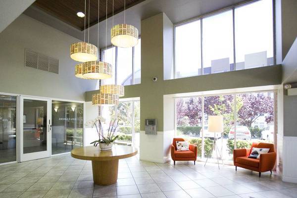 Foto del edificio - 6400 Christie Ave