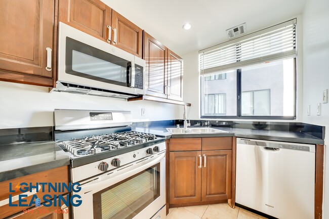 Building Photo - 8811-8815 Burton Way