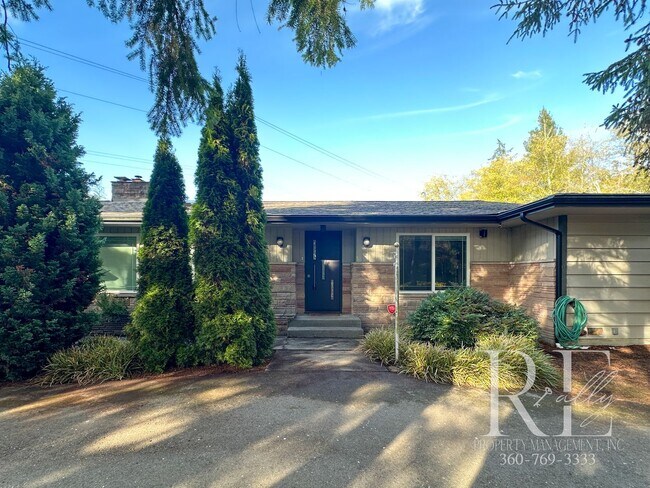 Foto del edificio - Mid-Century Modern Dream Home with Chef’s ...