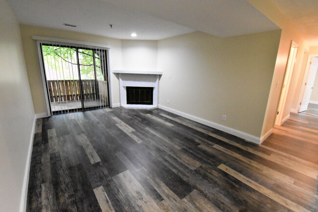 Building Photo - 1360 Brook St