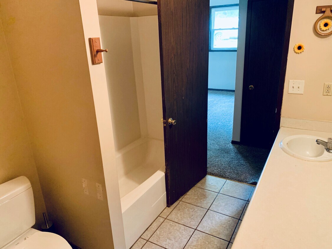 808 Davenport St Unit B, Le Claire, IA 52753 - 808 Davenport St Le Claire,  IA 52753 | Apartments.com