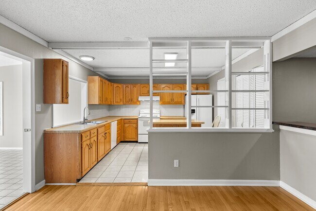 Foto del edificio - 14355 Rainy Lake Dr