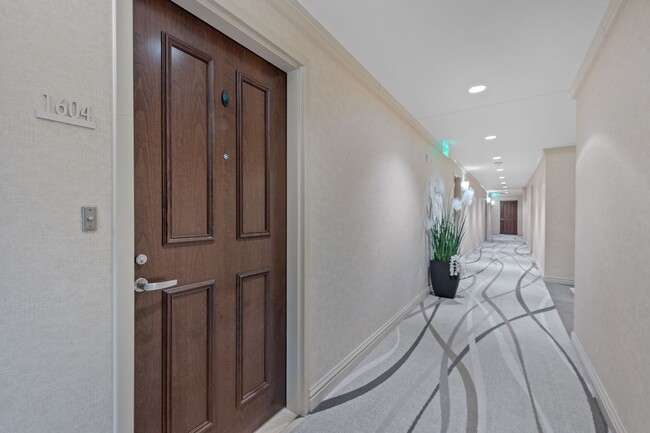 Building Photo - Elegant 1-Bed, 1-Bath Condo in Prime Virgi...