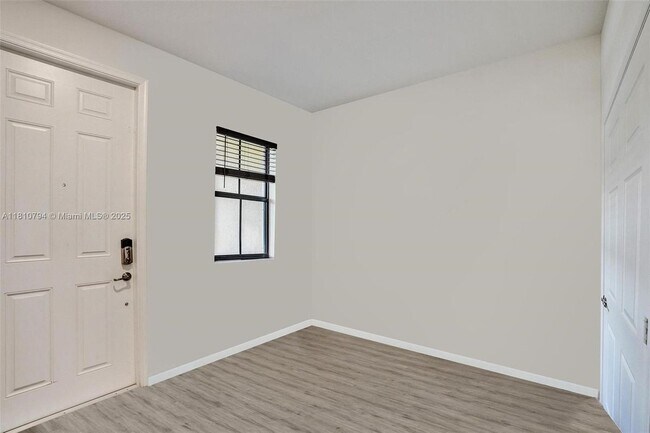 Foto del edificio - 4659 Silver Saw Ln