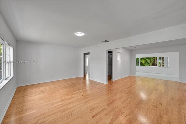 Foto del edificio - 1520 NE 108th St