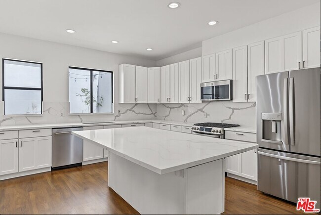 Building Photo - 2646 Rinconia Dr