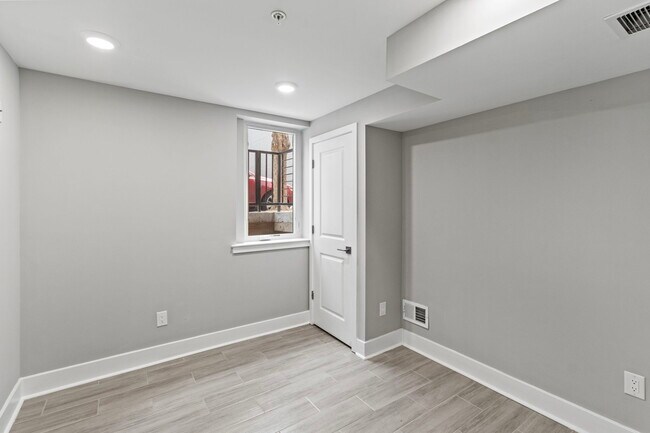 Building Photo - 2112 N 8th St