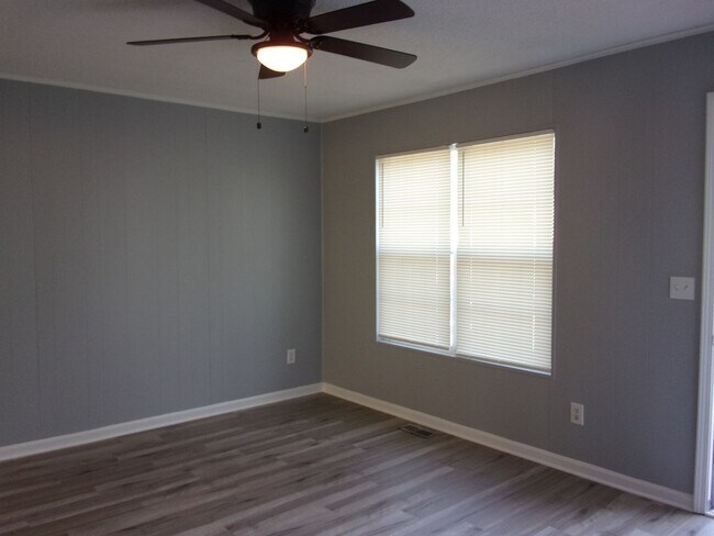 Foto del edificio - 3 Bedroom 1 Bath Home Recently Updated