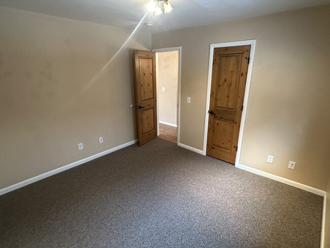 Building Photo - 208 E 200 S