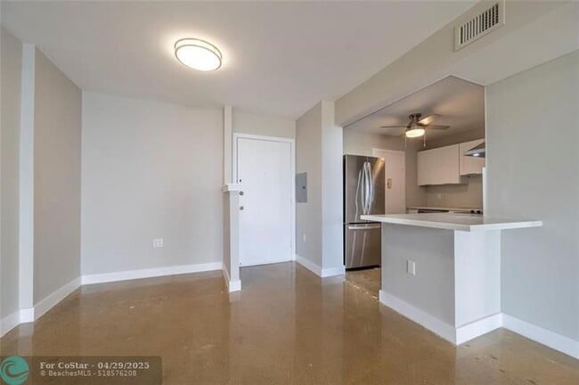Foto del edificio - 2841 NE 163rd St