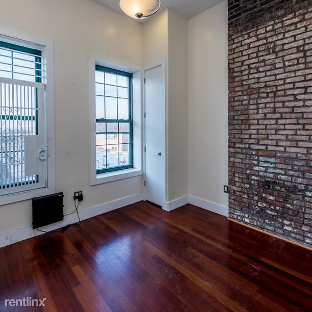Building Photo - 126 Grattan St