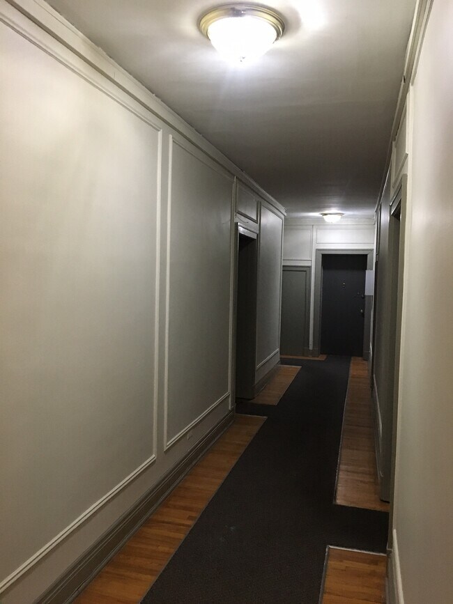 Foto del edificio - 5120 S Harper Ave