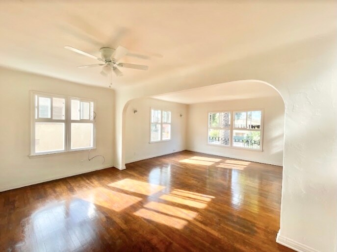 Primary Photo - 522 N Heliotrope Dr