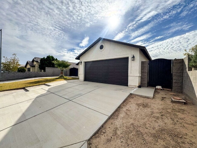 Building Photo - "Cozy 3-Bedroom, 2-Bathroom Home in San Luis!"