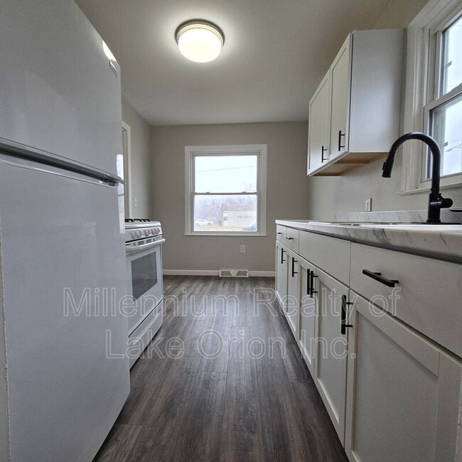 Foto del edificio - 353 South Blvd W