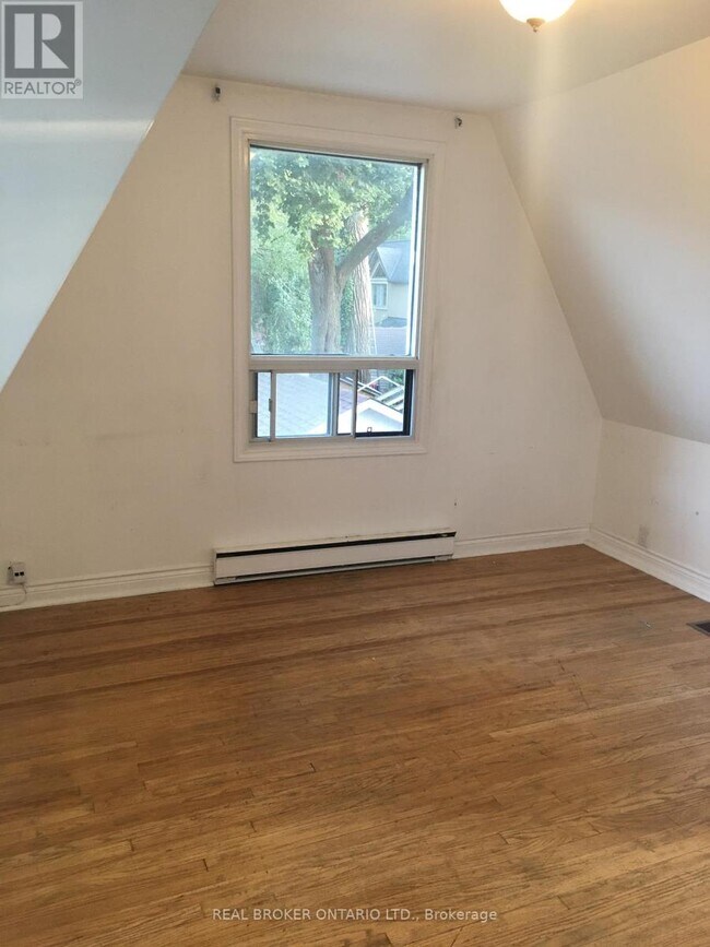 Photo du bâtiment - 80 Courcelette Rd