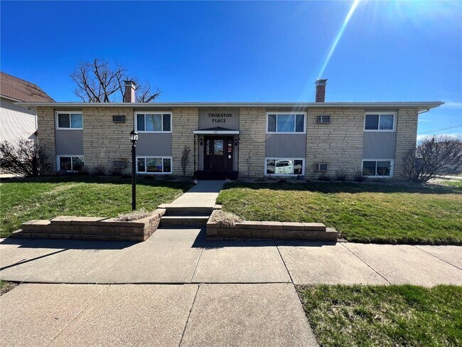 Exterior - 901 18th St