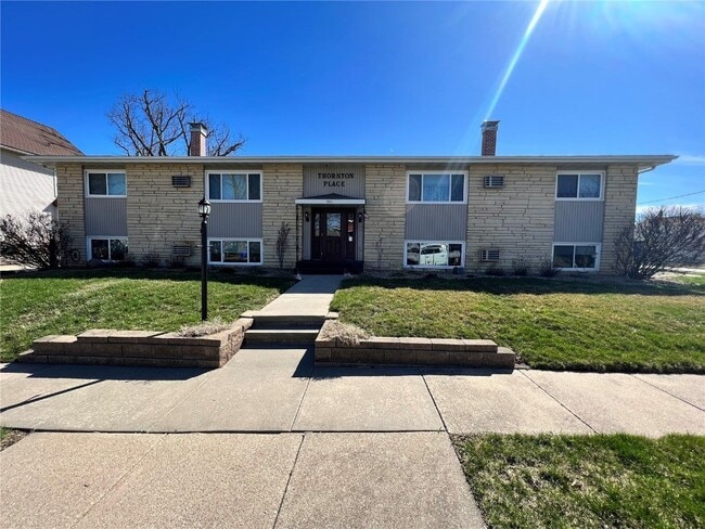 Exterior - 901 18th St