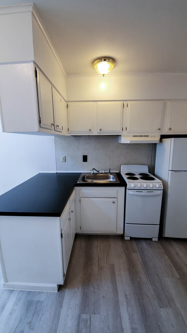 Building Photo - 256 Thurber St