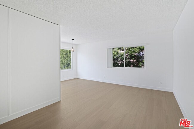 Foto del edificio - 976 Larrabee St